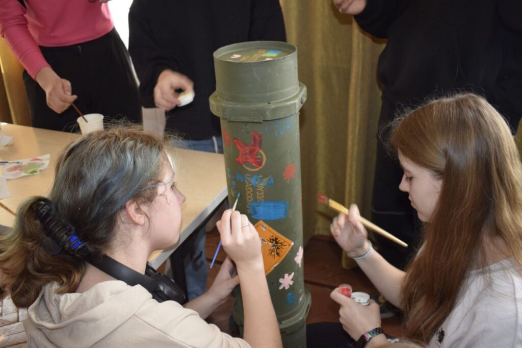 «Задавала розробити біо профілю в інстаграмі письменника, якого вивчали». Історії жінок, які змінили фах під час війни та поїхали вчителювати