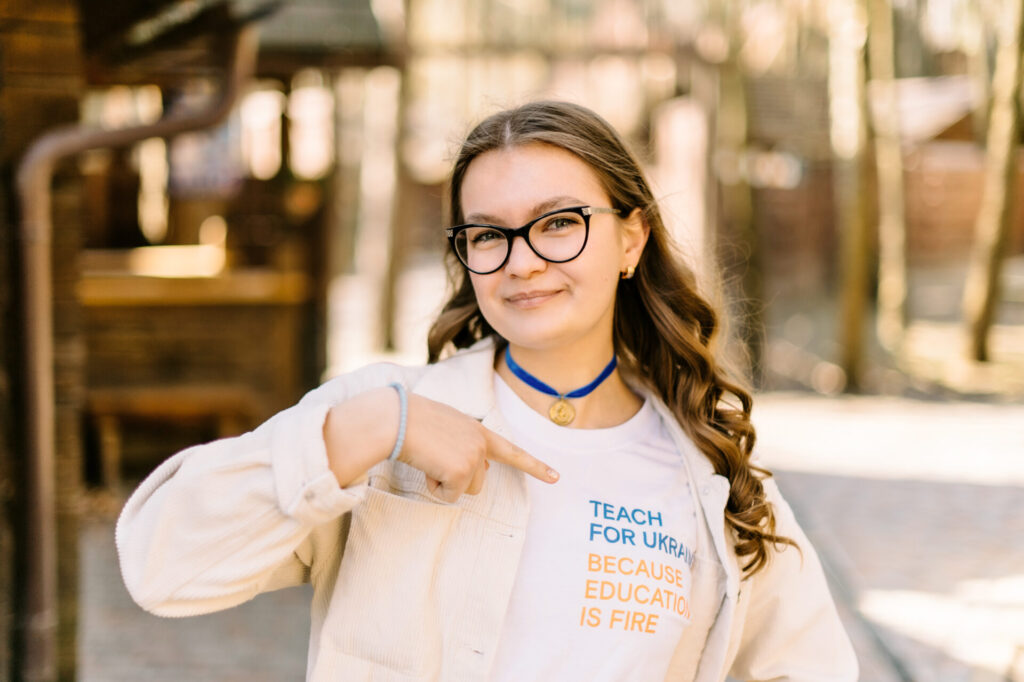 «Задавала розробити біо профілю в інстаграмі письменника, якого вивчали». Історії жінок, які змінили фах під час війни та поїхали вчителювати