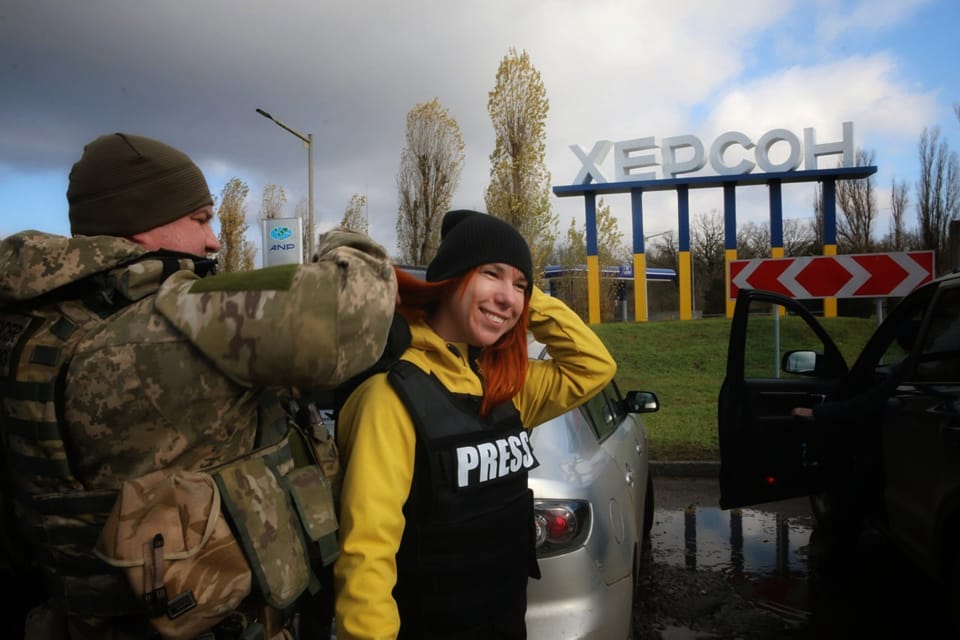 «Фотографія здатна розповісти історію за допомогою одного кадру». Як і для чого українська фотографка Ніна Ляшонок знімає наслідки війни