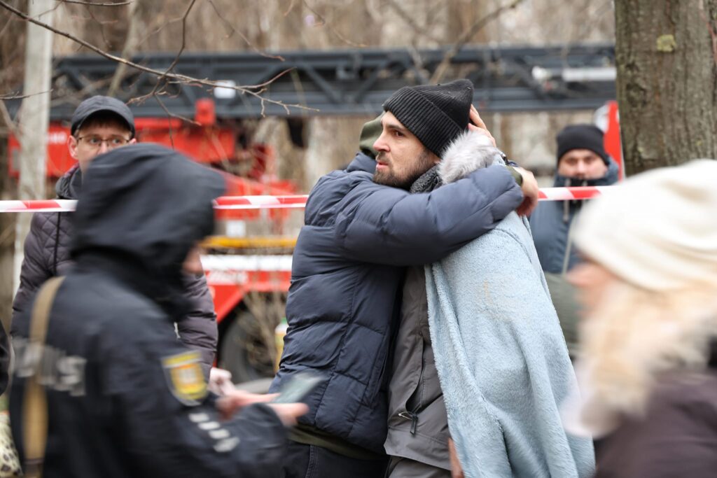 «Фотографія здатна розповісти історію за допомогою одного кадру». Як і для чого українська фотографка Ніна Ляшонок знімає наслідки війни