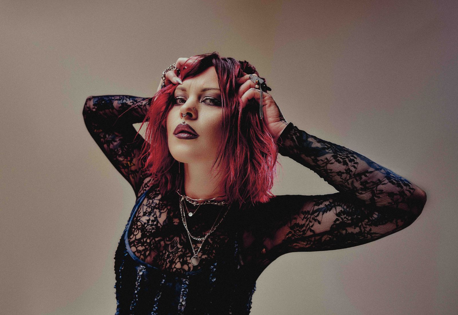 Юля Юріна випустила новий альбом «Дім брехливих дзеркал»