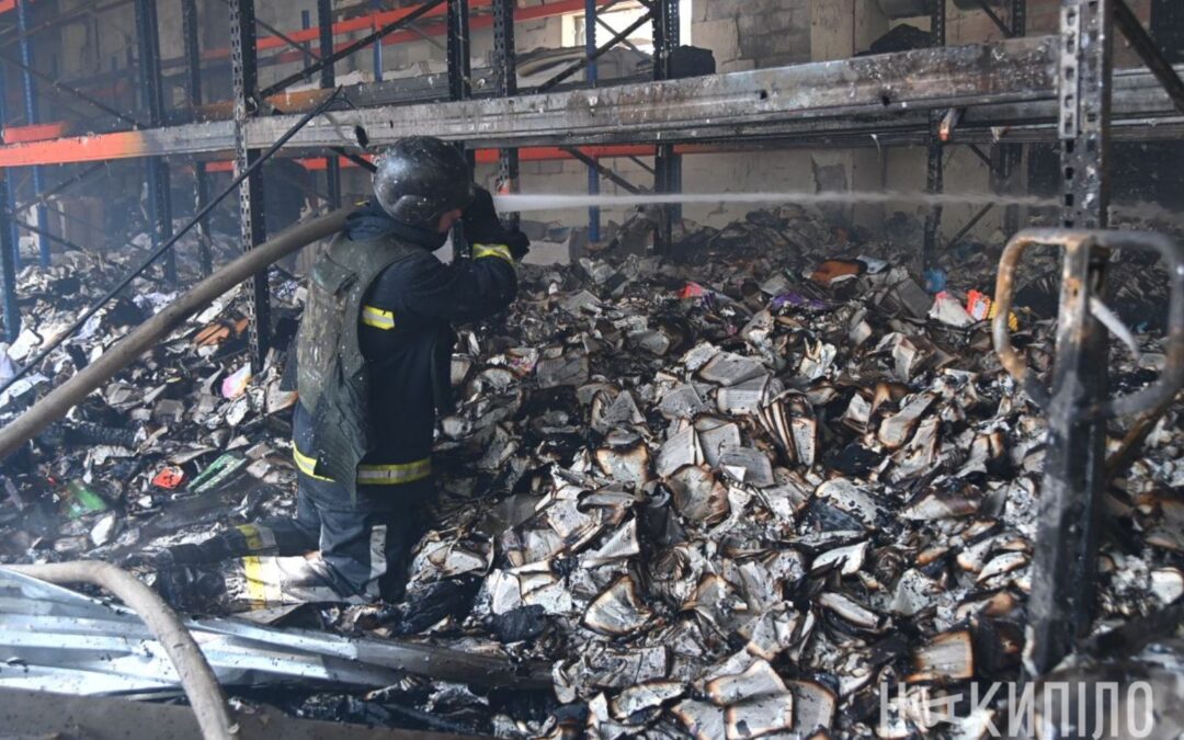 Росіяни атакували ракетами типографію в Харкові: більшість загиблих — жінки