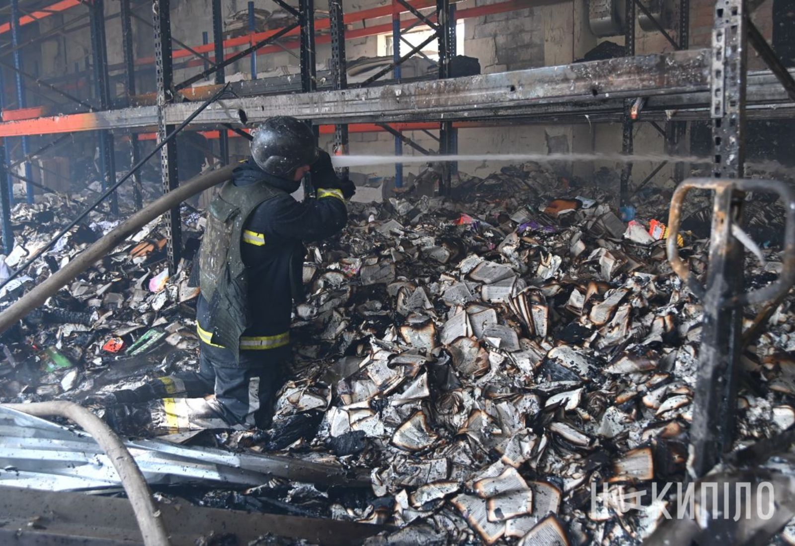 Росіяни атакували ракетами типографію в Харкові: більшість загиблих — жінки