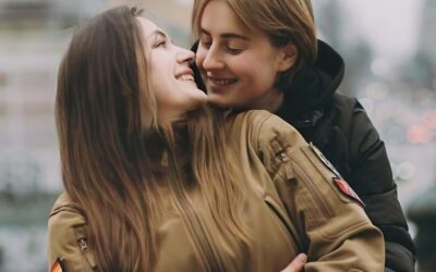 «Війна надовго, нам треба об’єднатися в один великий потужний кулак і захистити тих, хто захищає»: Військовослужбовиці про гомофобію та цивільні партнерства