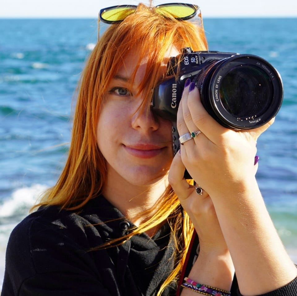 «Фотографія здатна розповісти історію за допомогою одного кадру». Як і для чого українська фотографка Ніна Ляшонок знімає наслідки війни