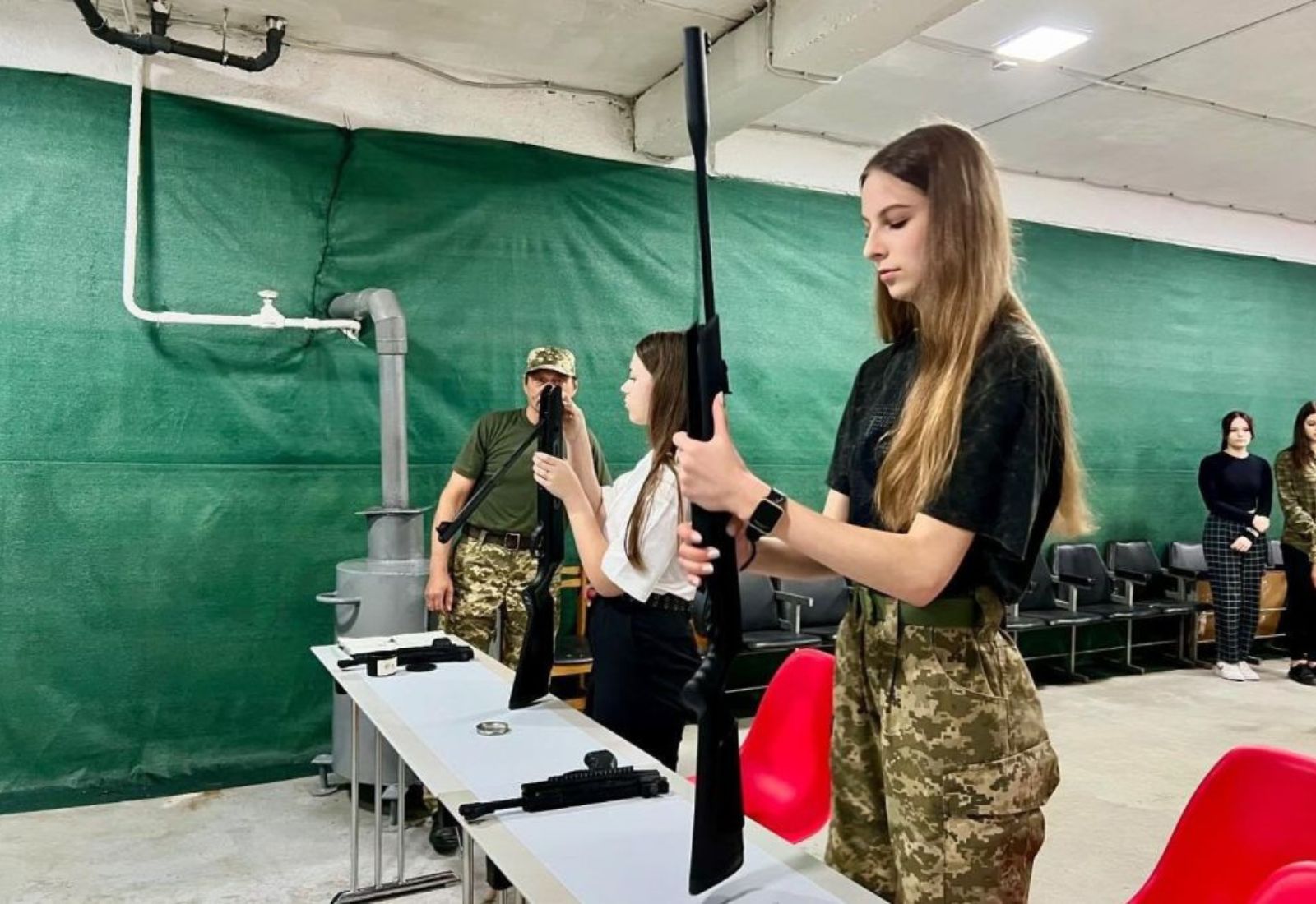 Верховна Рада оновила шкільний предмет «Захист України» та скасувала розподіл хлопців і дівчат