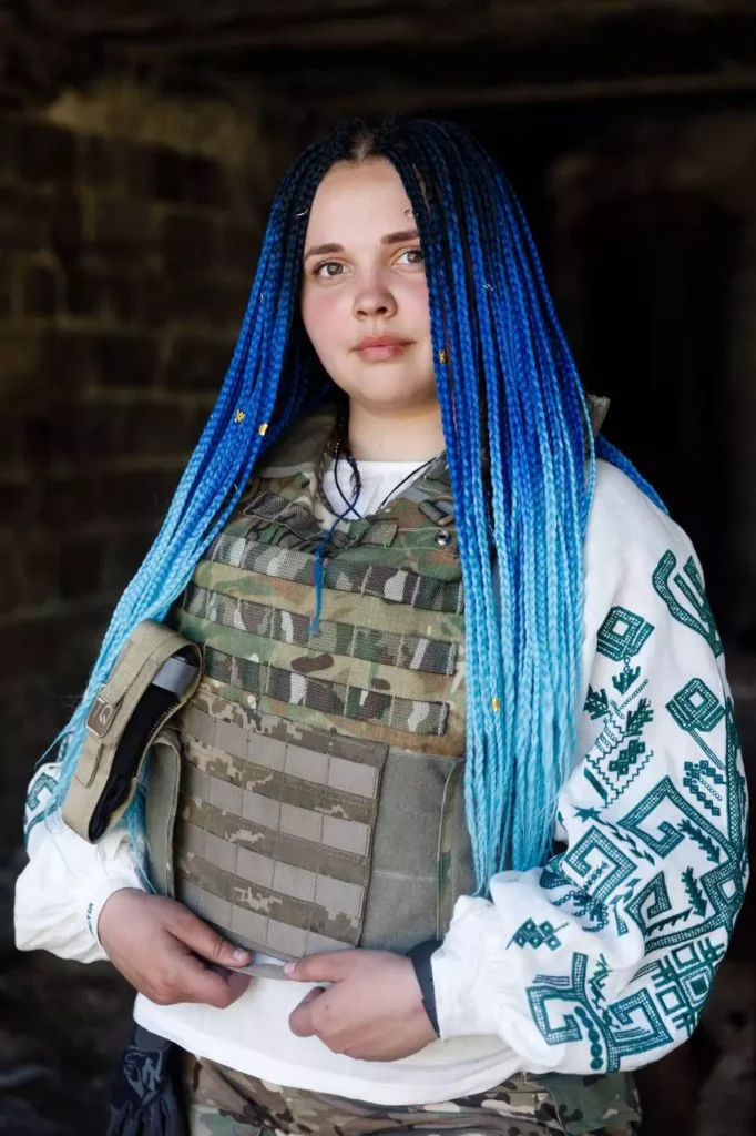 Бренд GAPTUVALNYA та громадська організація «Землячки» створили благодійну вишиванку на честь українських військовослужбовиць