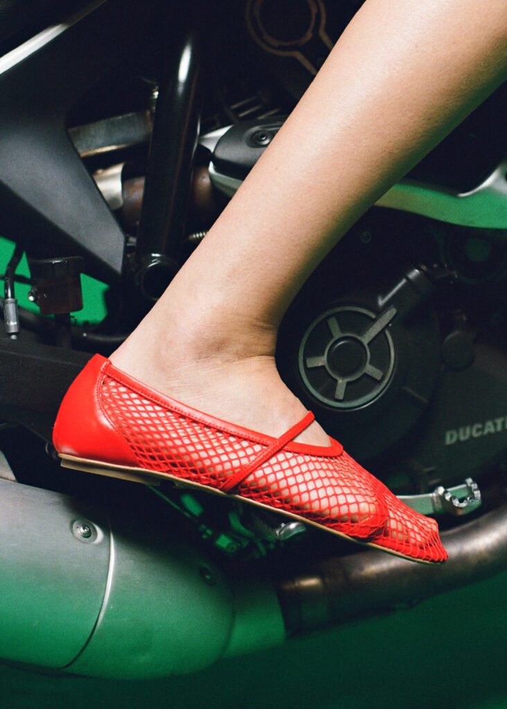 Декламування вірша Ліни Костенко і трек-маніфест. Бренд Kachorovska до літнього сезону зняв відеоновелу з Альоною Османовою