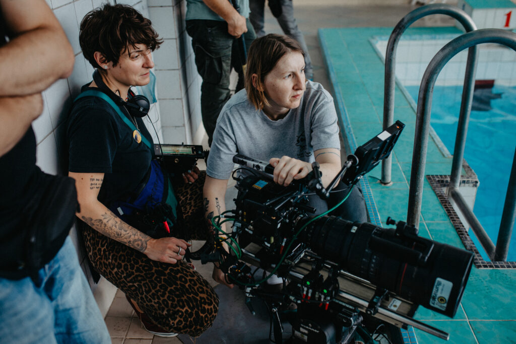 Що таке «жіночий погляд» у кіно? Розбираємо на прикладах стрічок про 90-ті від українських режисерок