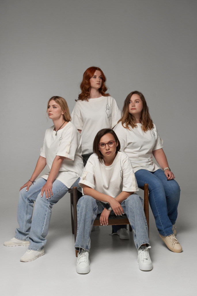 Бренд Lúna та «Госпітальєри» випустили благодійну футболку, щоб зібрати мільйон гривень для медичного батальйону