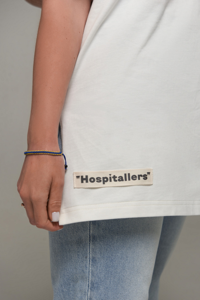 Бренд Lúna та «Госпітальєри» випустили благодійну футболку, щоб зібрати мільйон гривень для медичного батальйону