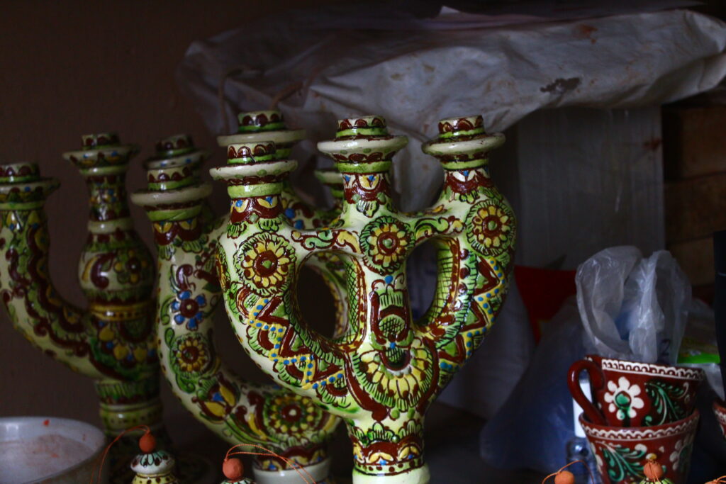 «Курі у мене вмирають своєю смертю»: про косівську керамістку Уляну Шкром’юк