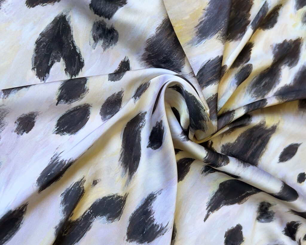 Бренд OLIZ випустив хустку до Міжнародного дня рисі задля збереження популяції рідкісної тварини в Україні