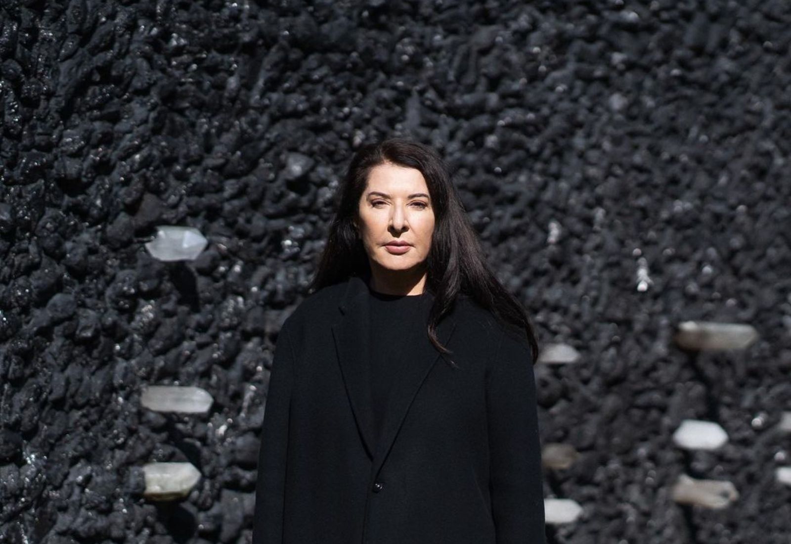 Сім хвилин колективної тиші: Марина Абрамович представила новий перформанс на фестивалі Ґластонбері