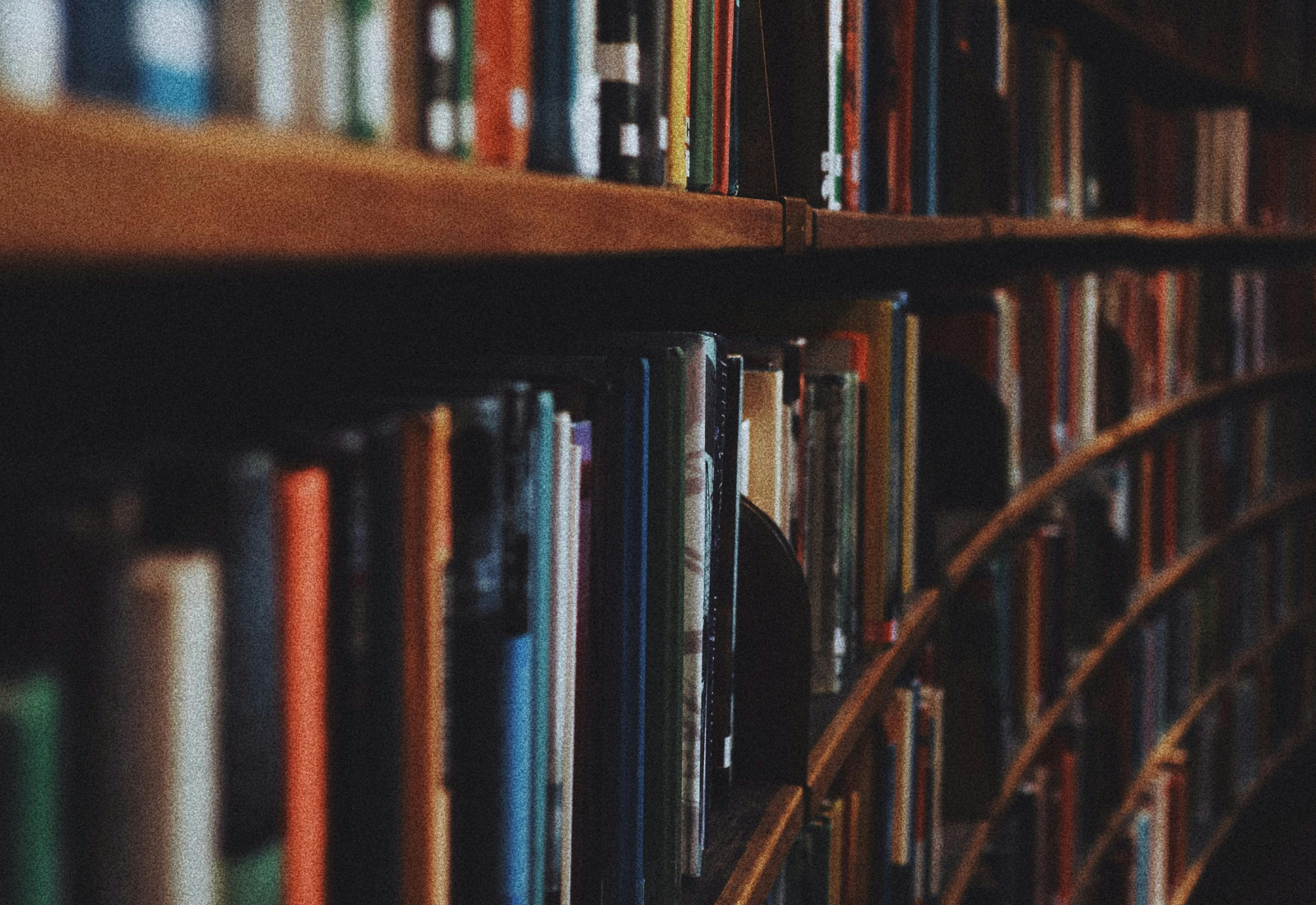 Президент підписав закон про книжкові сертифікати 18-річним українцям та субсидії для українських книгарень