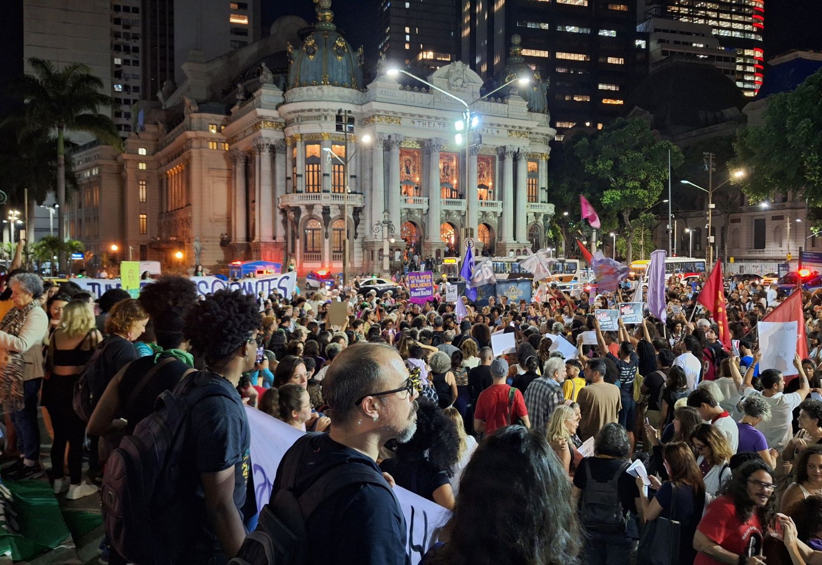 У Бразилії жінки протестують проти законопроєкту, що прирівнює аборт до вбивства