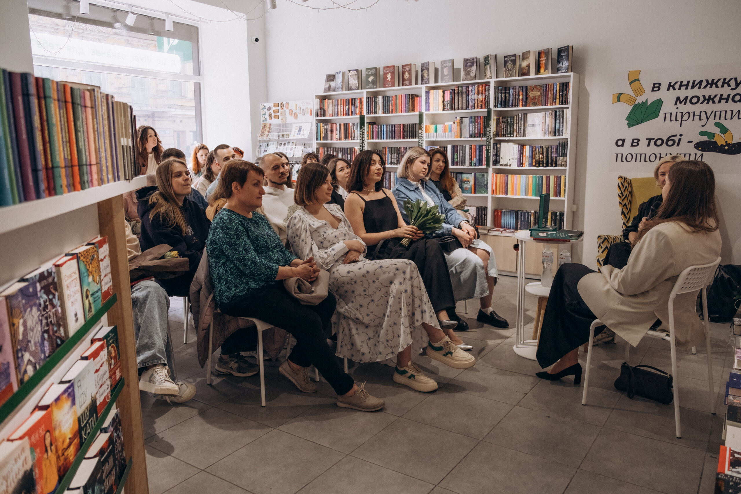 Сценаристка Євгенія Бабенко про літературний дебют: «Я б і сама хотіла мати таку книжку, коли закінчувала школу» 4 Сценаристка Євгенія Бабенко про літературний дебют: «Я б і сама хотіла мати таку книжку, коли закінчувала школу»