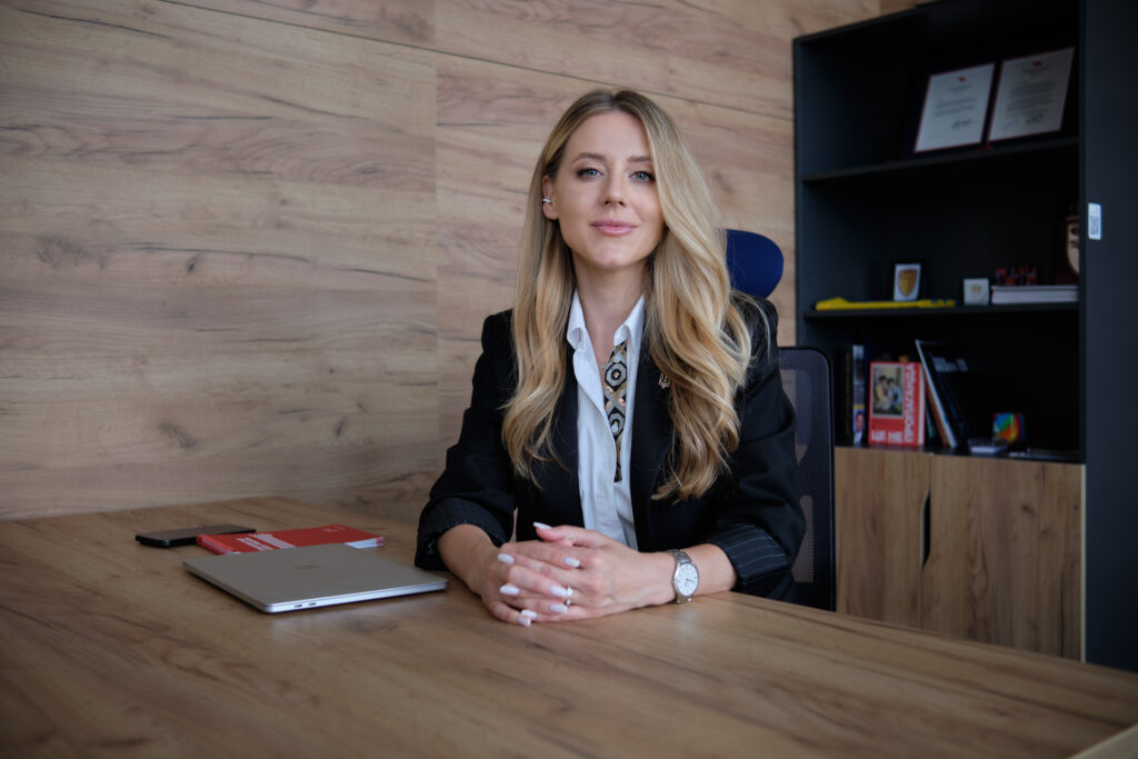 Видавництво Vivat випустить книжку колишньої радниці Валерія Залужного «Залізний генерал. Уроки людяності»