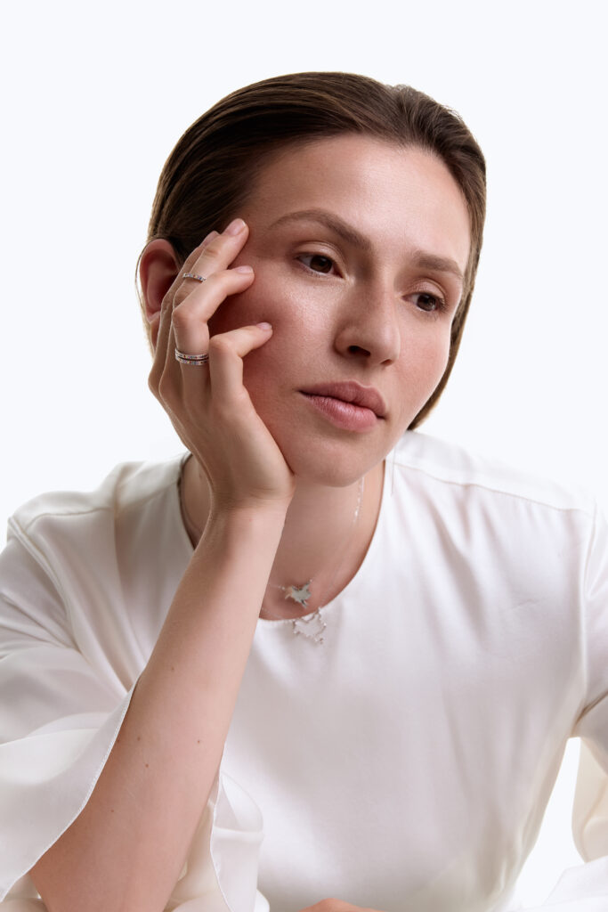 Натхнення жінками, що рухають життя. Українські бренди Only Good та ZARINA презентували спільну колекцію прикрас