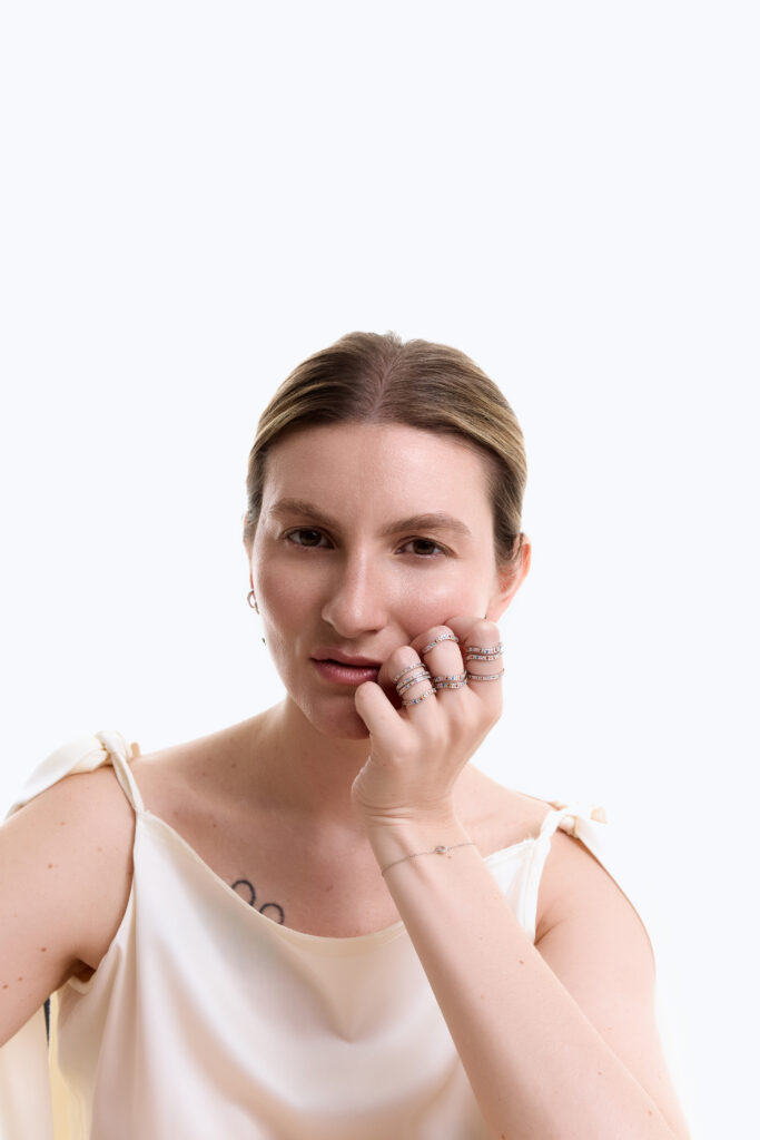 Натхнення жінками, що рухають життя. Українські бренди Only Good та ZARINA презентували спільну колекцію прикрас