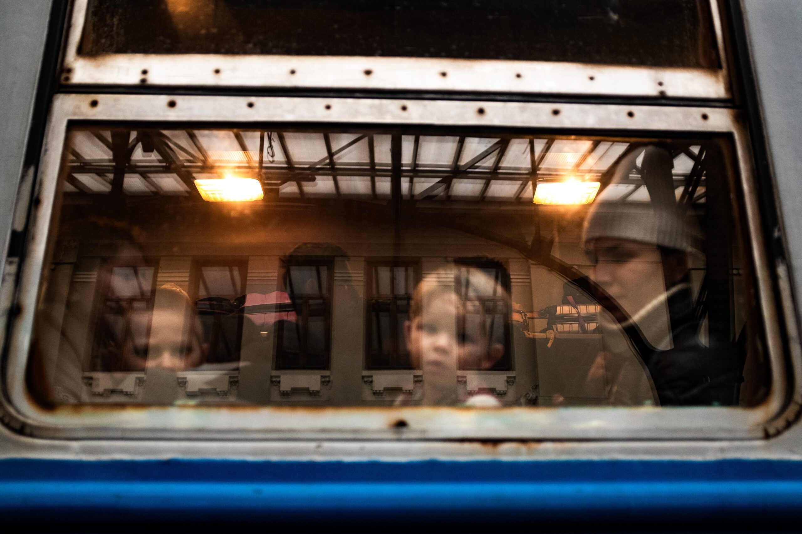 У Києві відбудеться виставка воєнної фотографії «Її очима»