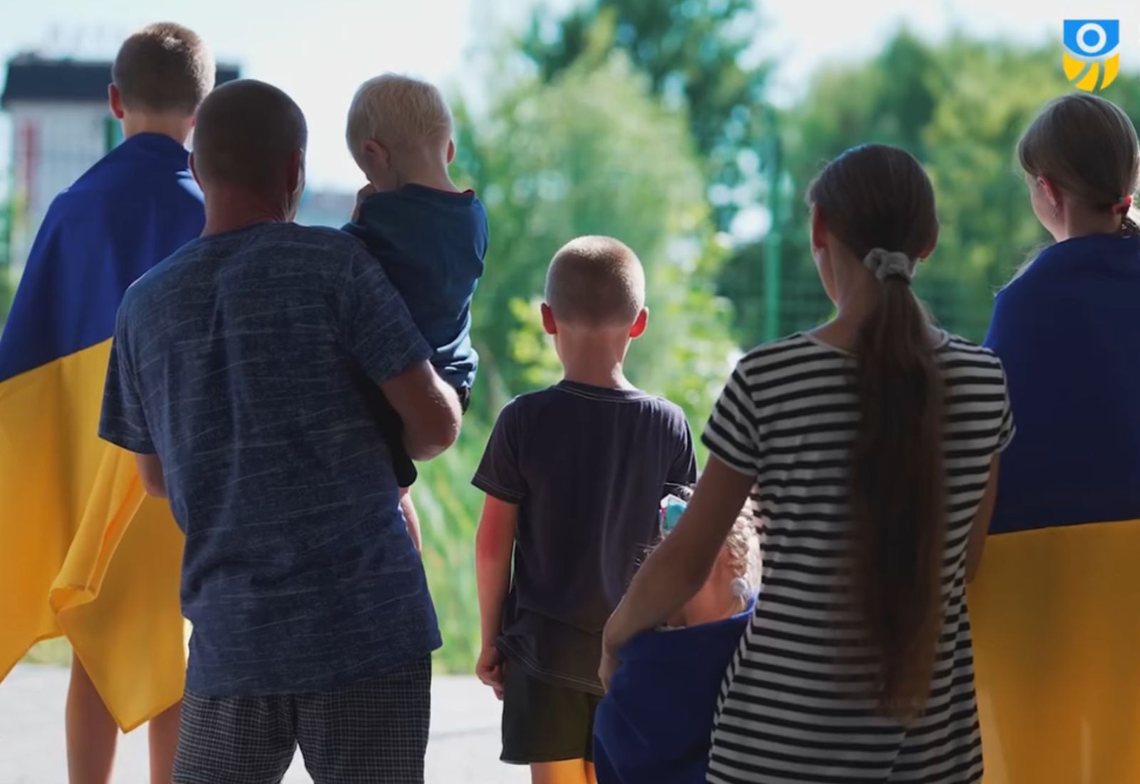 Україна повернула ще вісьмох дітей із родинами з окупованих територій та 85-річну жінку з росії