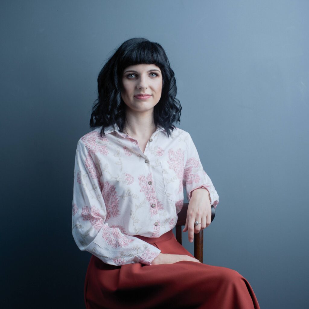 «Увесь час я поряд із ним»: Що таке доглядова праця жінок та чому вона недооцінена в українському суспільстві