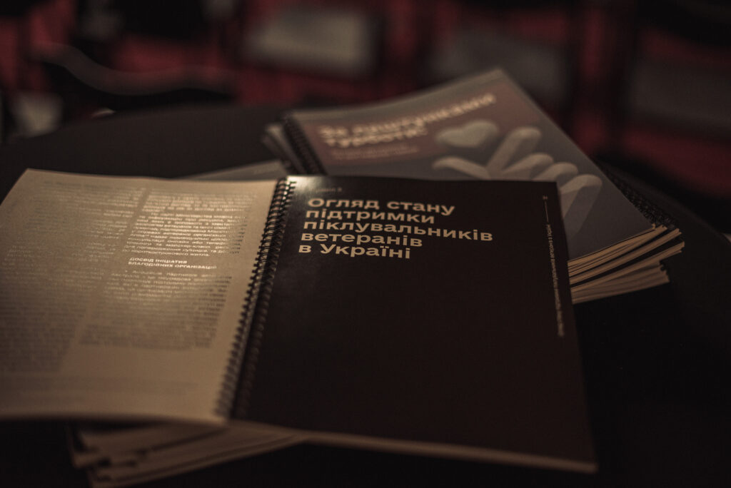 «Увесь час я поряд із ним»: Що таке доглядова праця жінок та чому вона недооцінена в українському суспільстві