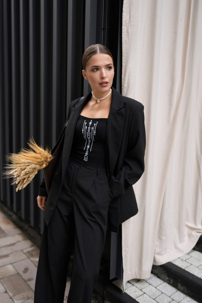 Поєднання сучасних трендів із традиційними елементами. Український бренд Wear Me представив колекцію-оберіг «Рідна»