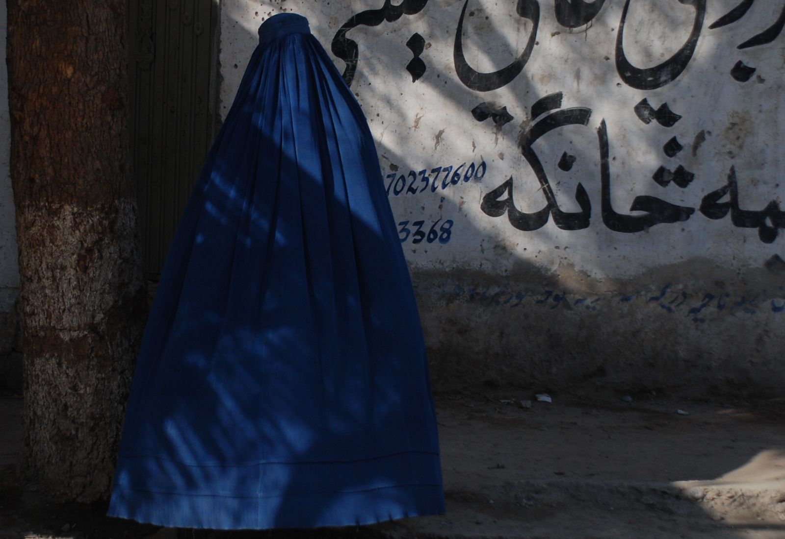 В Афганістані опублікували закон про вади та чесноти: жінкам заборонили співати, читати вголос і дивитися на чоловіків