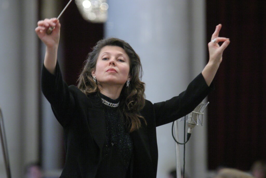 «Насправді жінки виразніші, тож мають більше впливу на оркестр»: Історії трьох жінок-диригенток