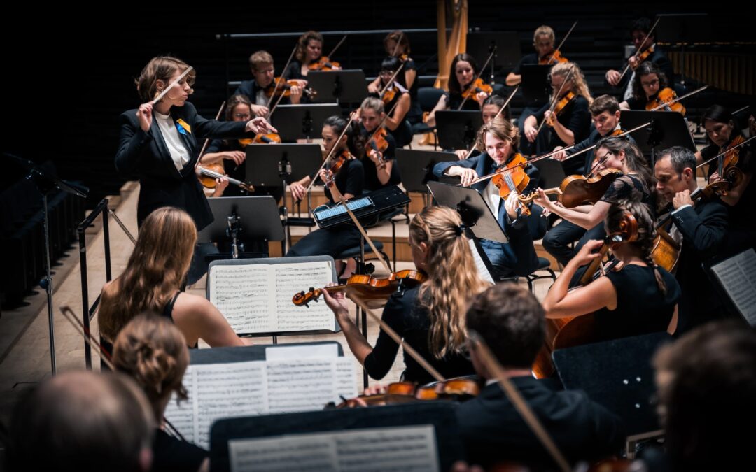 «Насправді жінки виразніші, тож мають більше впливу на оркестр»: Історії трьох жінок-диригенток