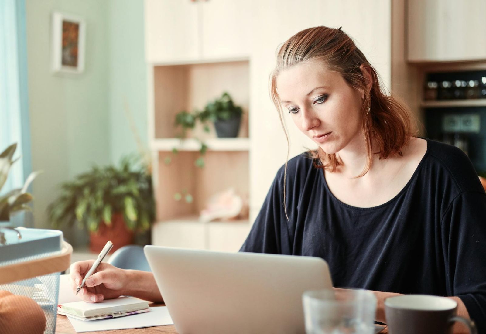 Для українок запустили безоплатне навчання волонтерству: про що йдеться та хто може взяти участь