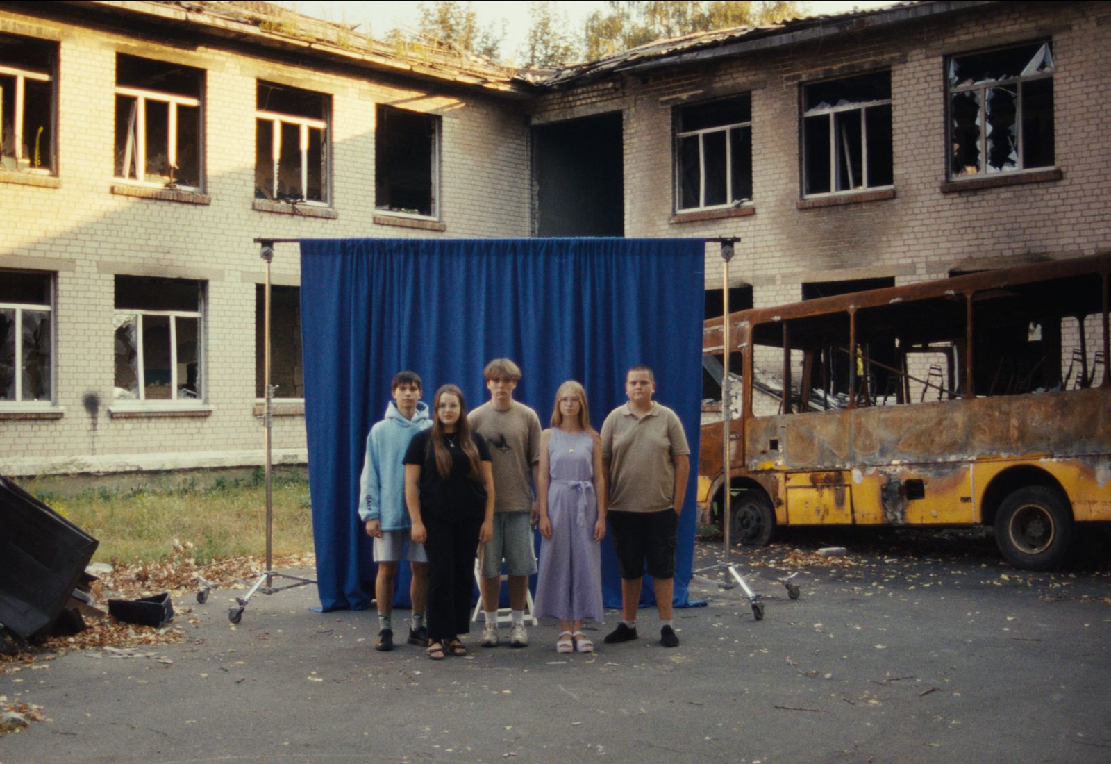 «Двіжуйте за дітей». Фонд savED випустив відеоманіфест про підтримку українських підлітків