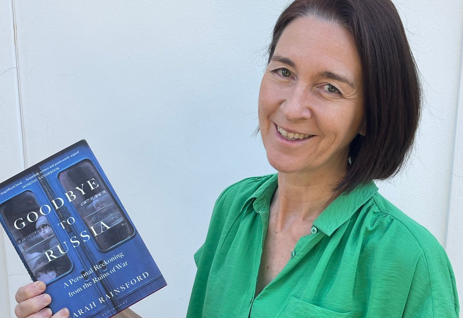 Британське видавництво випустило книжку про росію з фотографією українських дітей на обкладинці