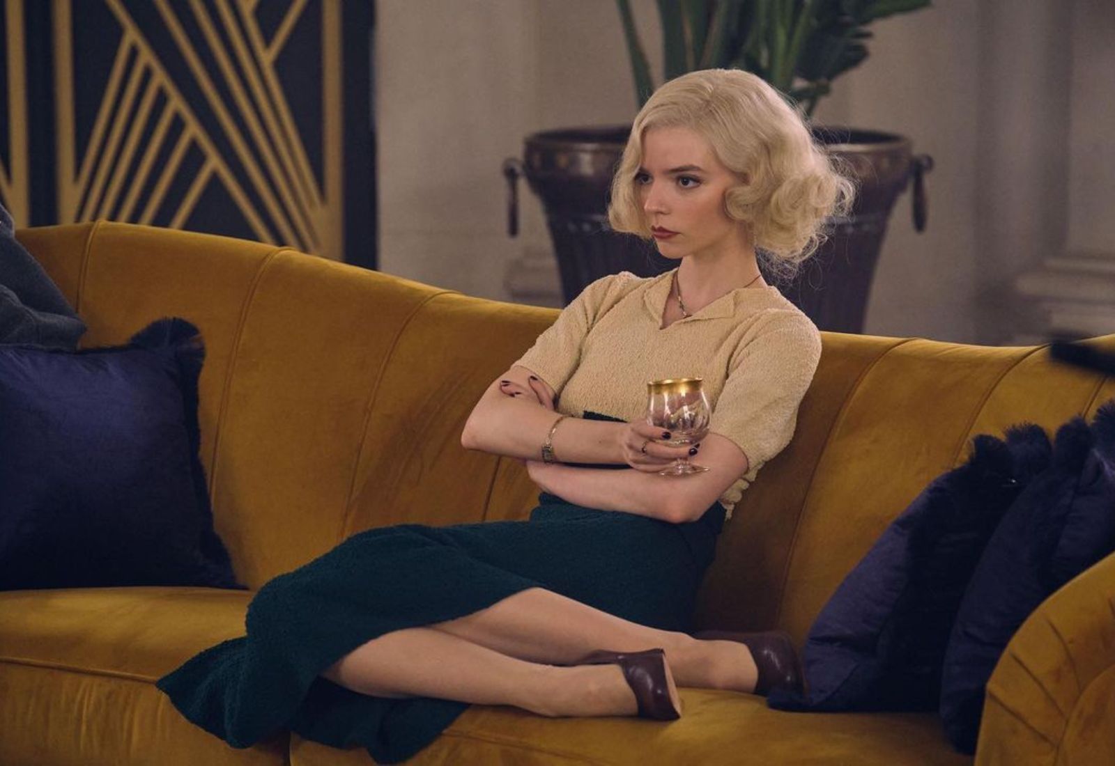 Netflix зніме серіал за романом-бестселером «Як убити свою сім’ю» з Анею Тейлор-Джой у головній ролі