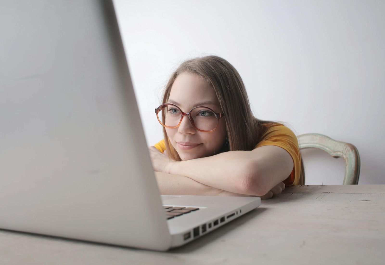 Майже половина українських онлайн-медіа дискримінує жінок — дослідження 