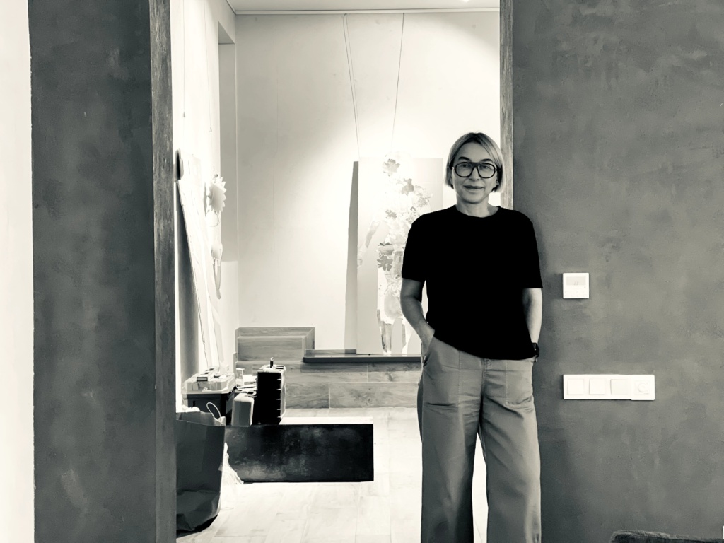 Різноманітність жіночої суті та краси. У Києві відбудеться спільна виставка Віки Остренко та Марти Андрусенко «Квітка»