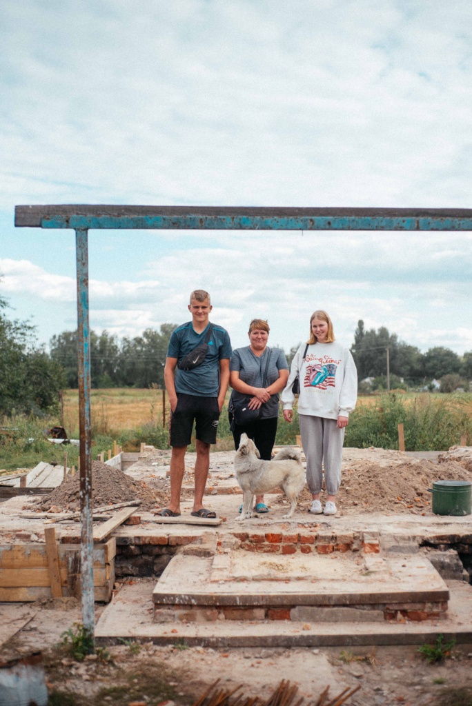 «Велике Дівництво». Як волонтерки відбудовують зруйновані будинки та долають стигму «нежіночих професій» 4 «Велике Дівництво». Як волонтерки відбудовують зруйновані будинки та долають стигму «нежіночих професій»