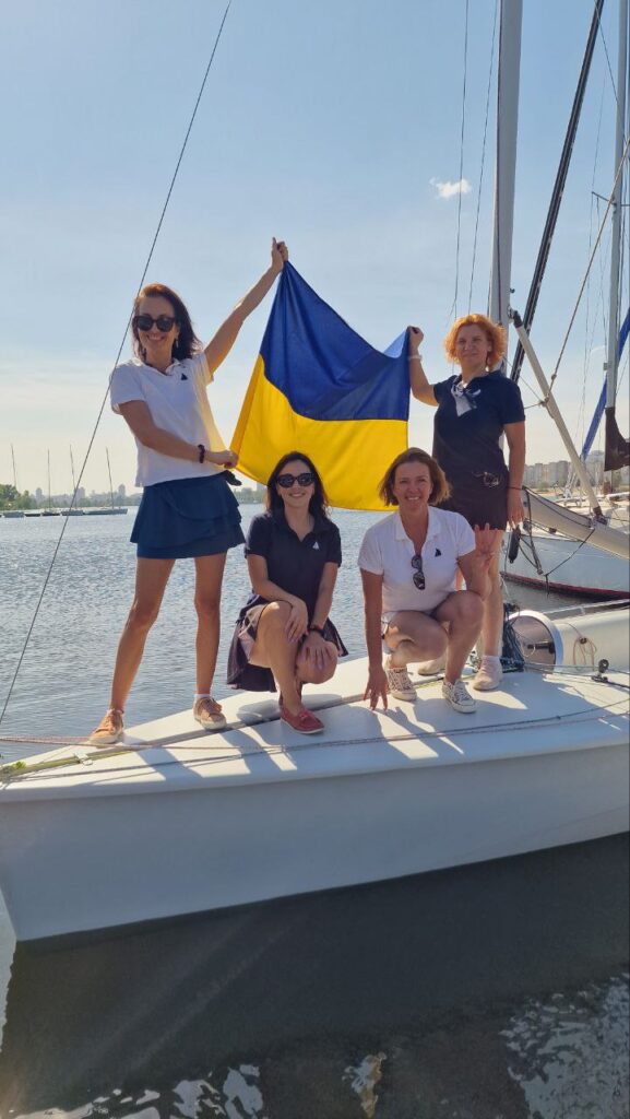 «Сила вітру»: Як вітрильництво допомагає жінкам повірити у свої сили та здобути новий фах 8 «Сила вітру»: Як вітрильництво допомагає жінкам повірити у свої сили та здобути новий фах