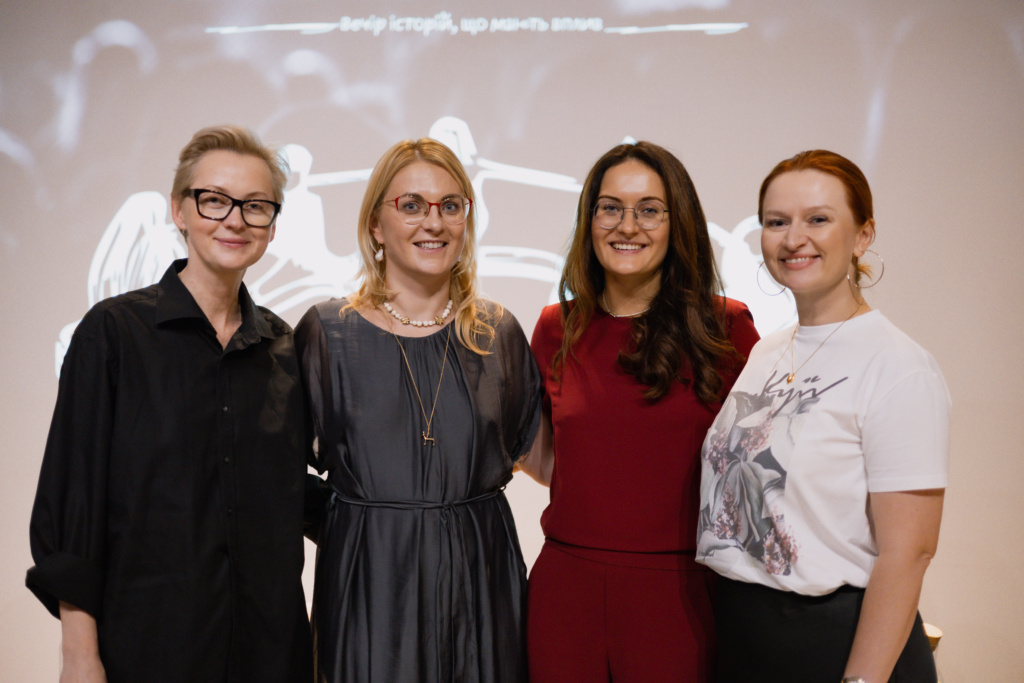 Досвід змін: Історії жінок, розказані на вечорі сторітелінгу The Tellers Night