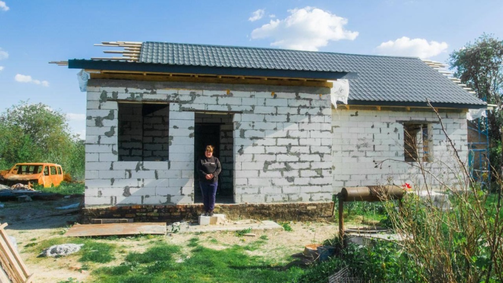 «Велике Дівництво». Як волонтерки відбудовують зруйновані будинки та долають стигму «нежіночих професій» 5 «Велике Дівництво». Як волонтерки відбудовують зруйновані будинки та долають стигму «нежіночих професій»