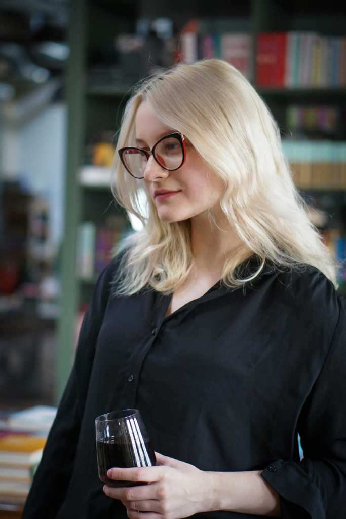 Від букблогерки до видавчині. Алла Комарова про видавництво «Уроборос»