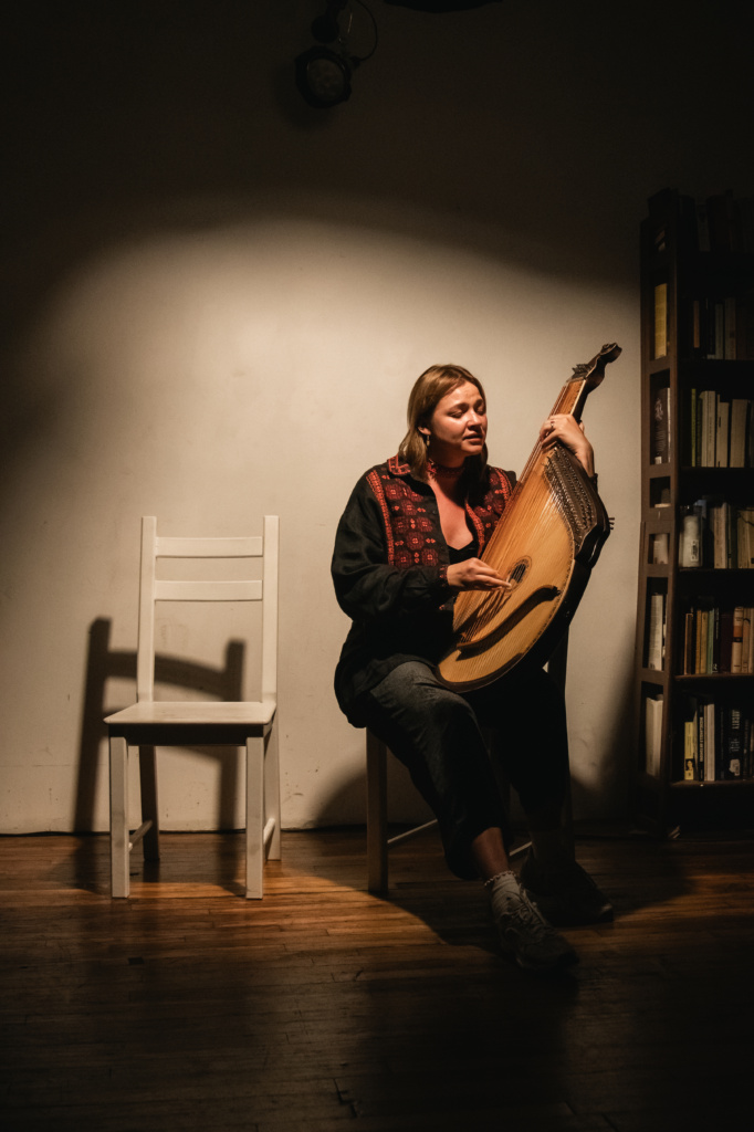 Diary of War: Women. Американські акторки прочитали історії українок у війні, зібравши понад $11 тисяч для «Госпітальєрів»