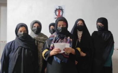 Жінки в Афганістані викладають відео, на яких вони співають і читають вірші, протестуючи проти нового закону «Талібану»