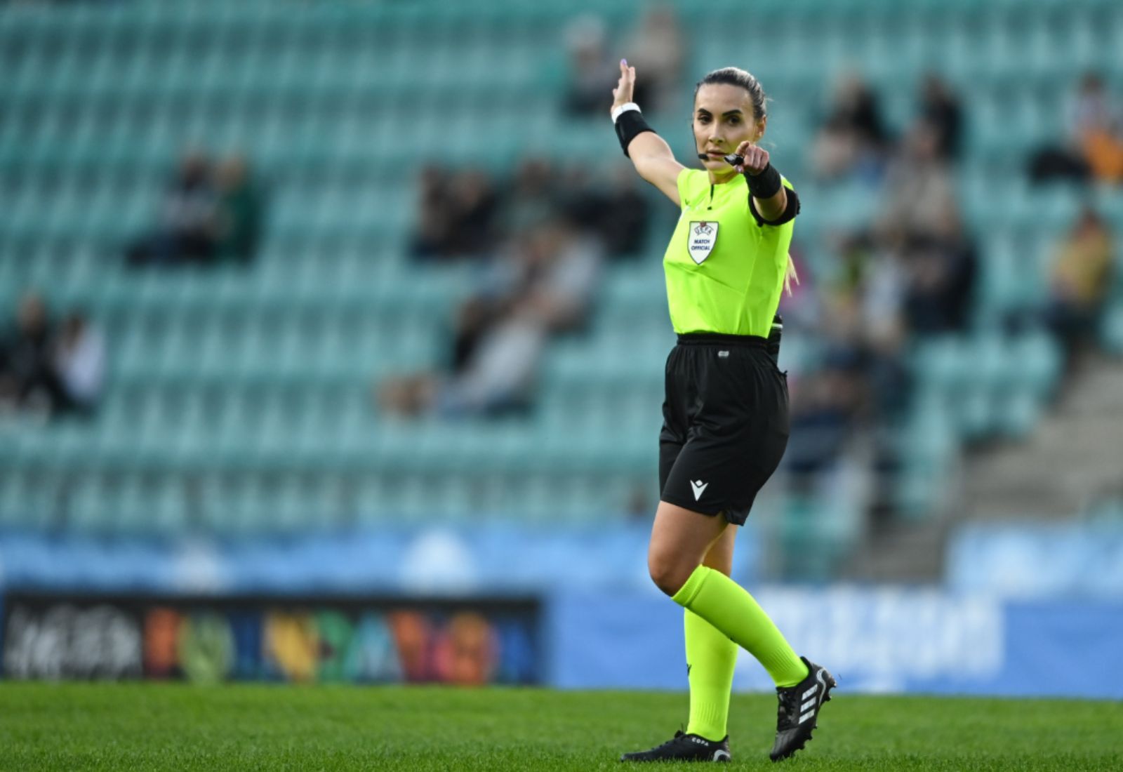 Албанська арбітриня видалила сторінку в Instagram через сексистські коментарі щодо її зовнішності