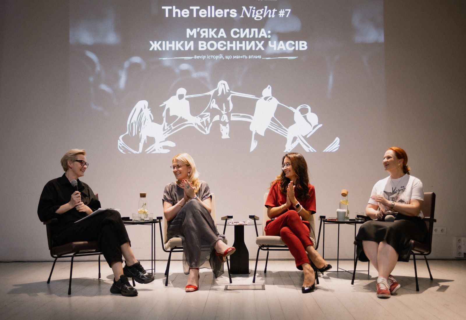 Досвід змін: Історії жінок, розказані на вечорі сторітелінгу The Tellers Night