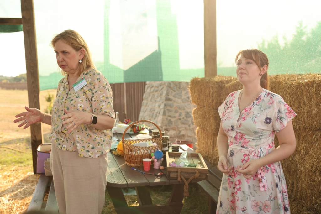 «Ми рятуємо тварин, а потім вони рятують людей». Як працює реабілітаційний центр «Зелений Гай»