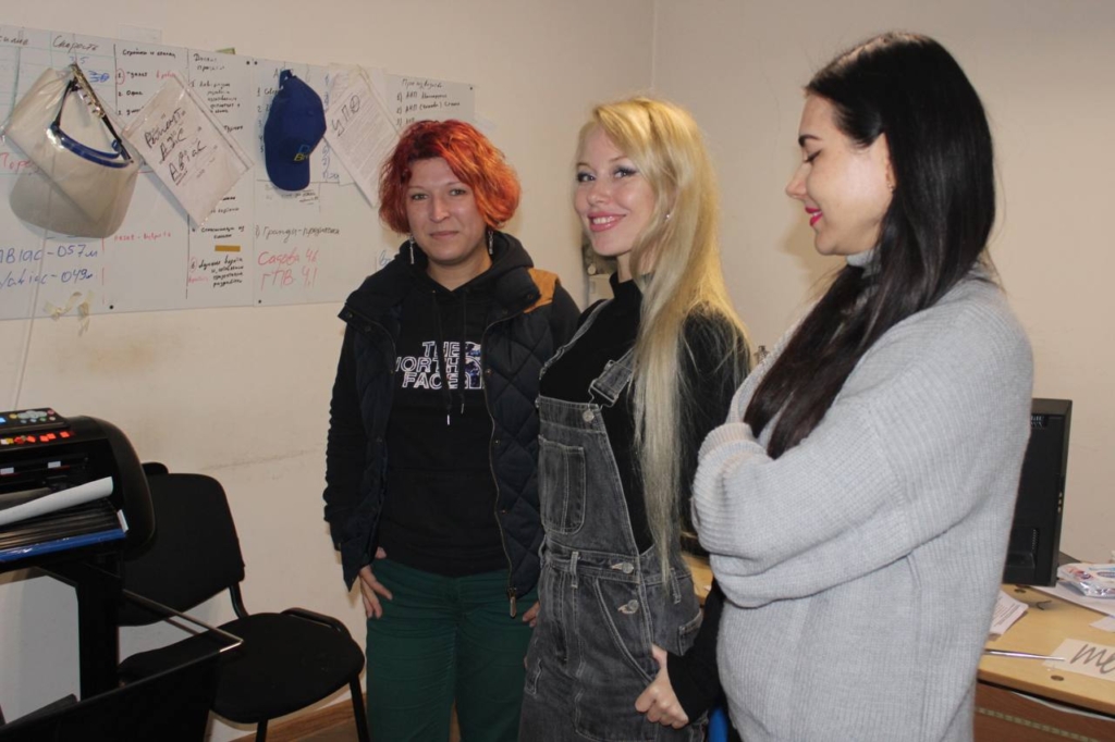 «Ми не тільки на кухні вміємо працювати»: Як миколаївська підприємиця допомагає жінкам опанувати програмне керування верстатами