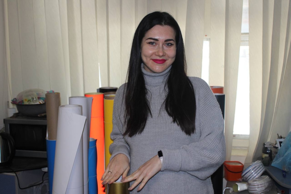 «Ми не тільки на кухні вміємо працювати»: Як миколаївська підприємиця допомагає жінкам опанувати програмне керування верстатами